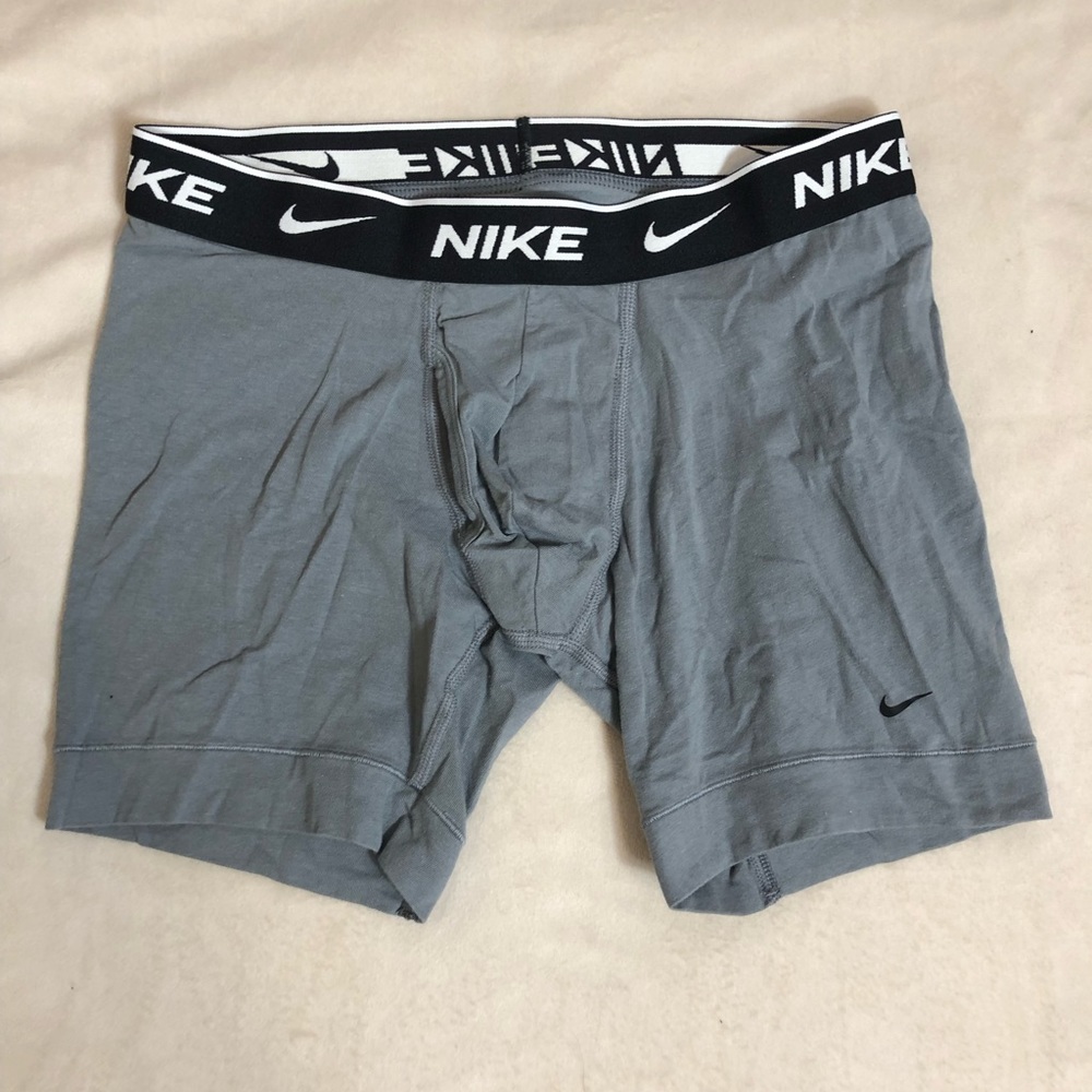 Nike Dri-Fit Grey Boxer Brief. Size Small

Great Quality!